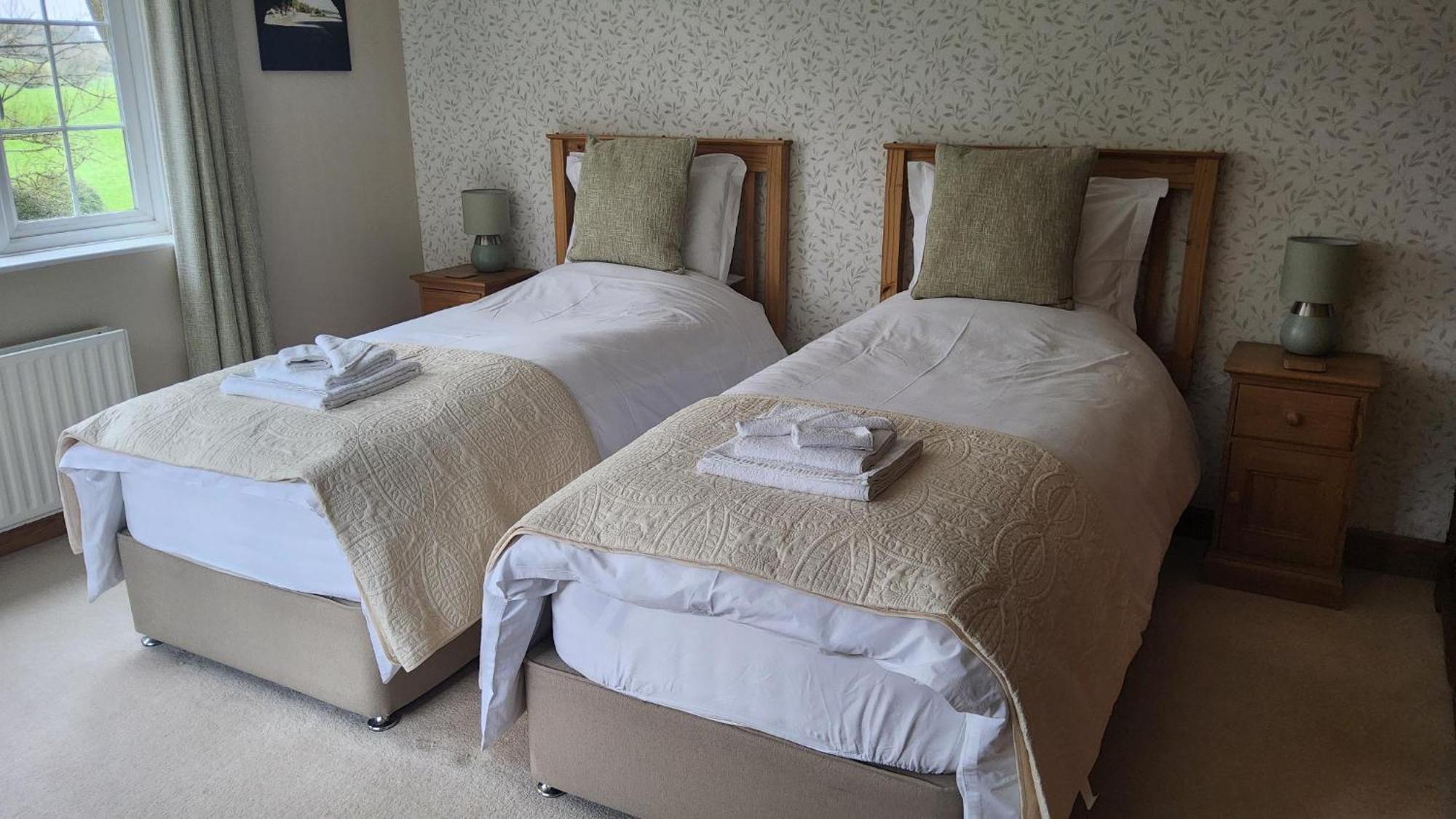 Ha'Penny Acre Bed & Breakfast Sherfield English Екстериор снимка