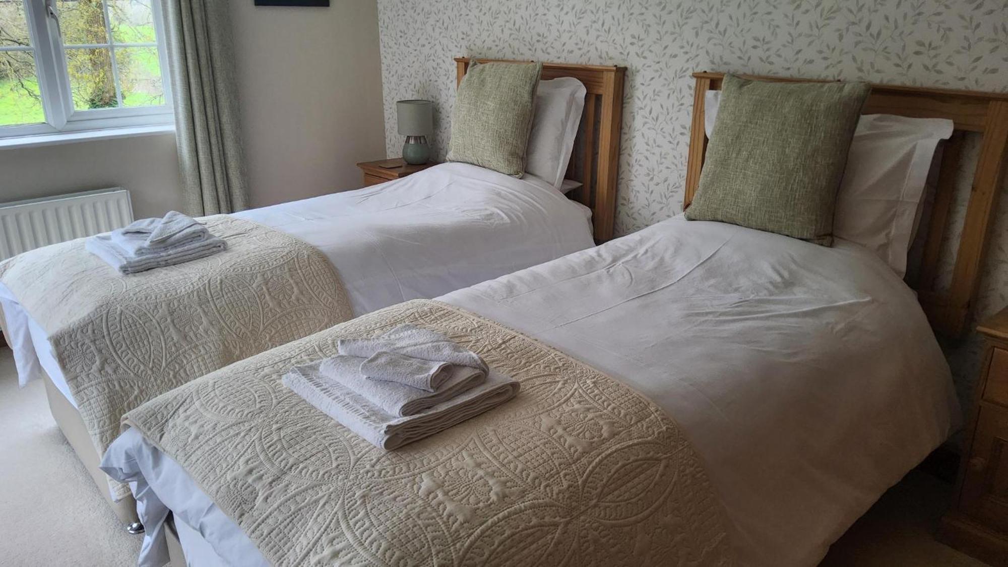 Ha'Penny Acre Bed & Breakfast Sherfield English Екстериор снимка