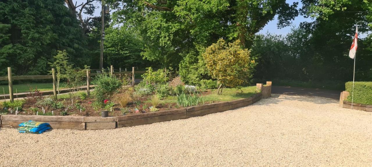 Ha'Penny Acre Bed & Breakfast Sherfield English Екстериор снимка