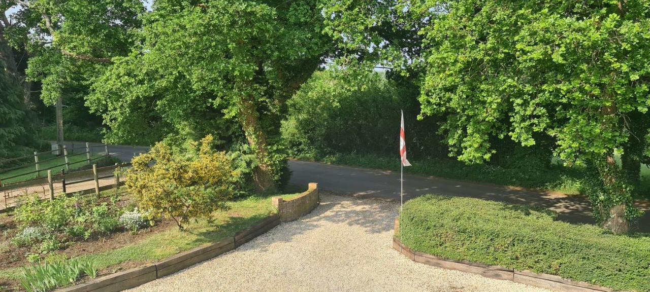 Ha'Penny Acre Bed & Breakfast Sherfield English Екстериор снимка
