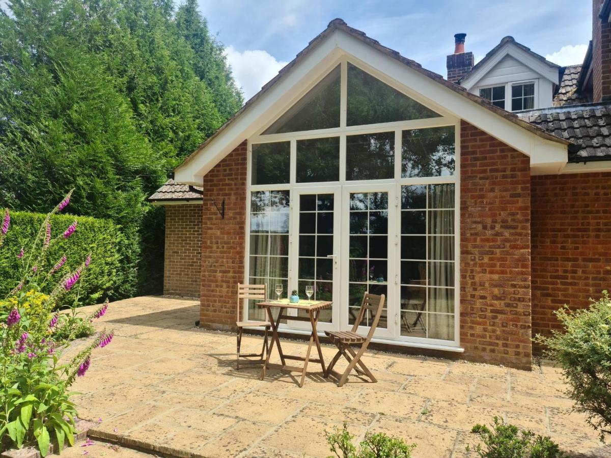 Ha'Penny Acre Bed & Breakfast Sherfield English Екстериор снимка