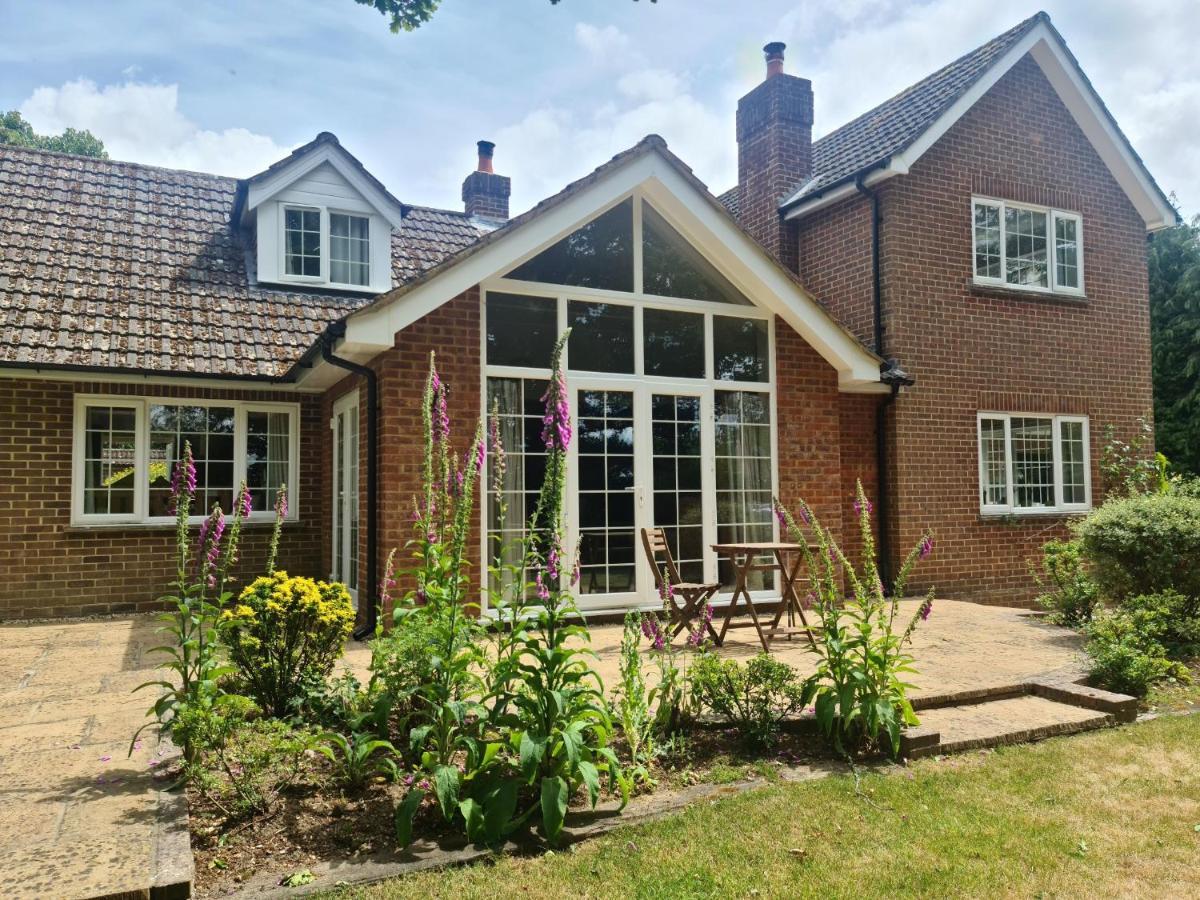 Ha'Penny Acre Bed & Breakfast Sherfield English Екстериор снимка